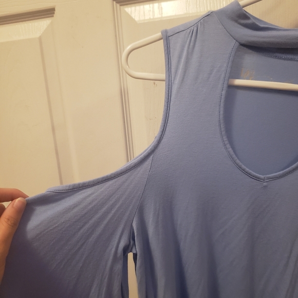 Long sleeve shirt. - Picture 2 of 4